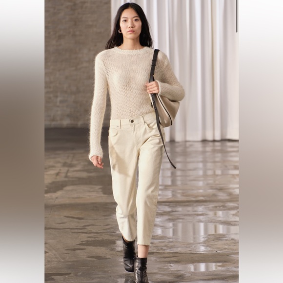 ZARA LOW RISE STRAIGHT LEG VELVET JEANS ZW COLLECTION $109 retail Size 6 NWT - Picture 1 of 15